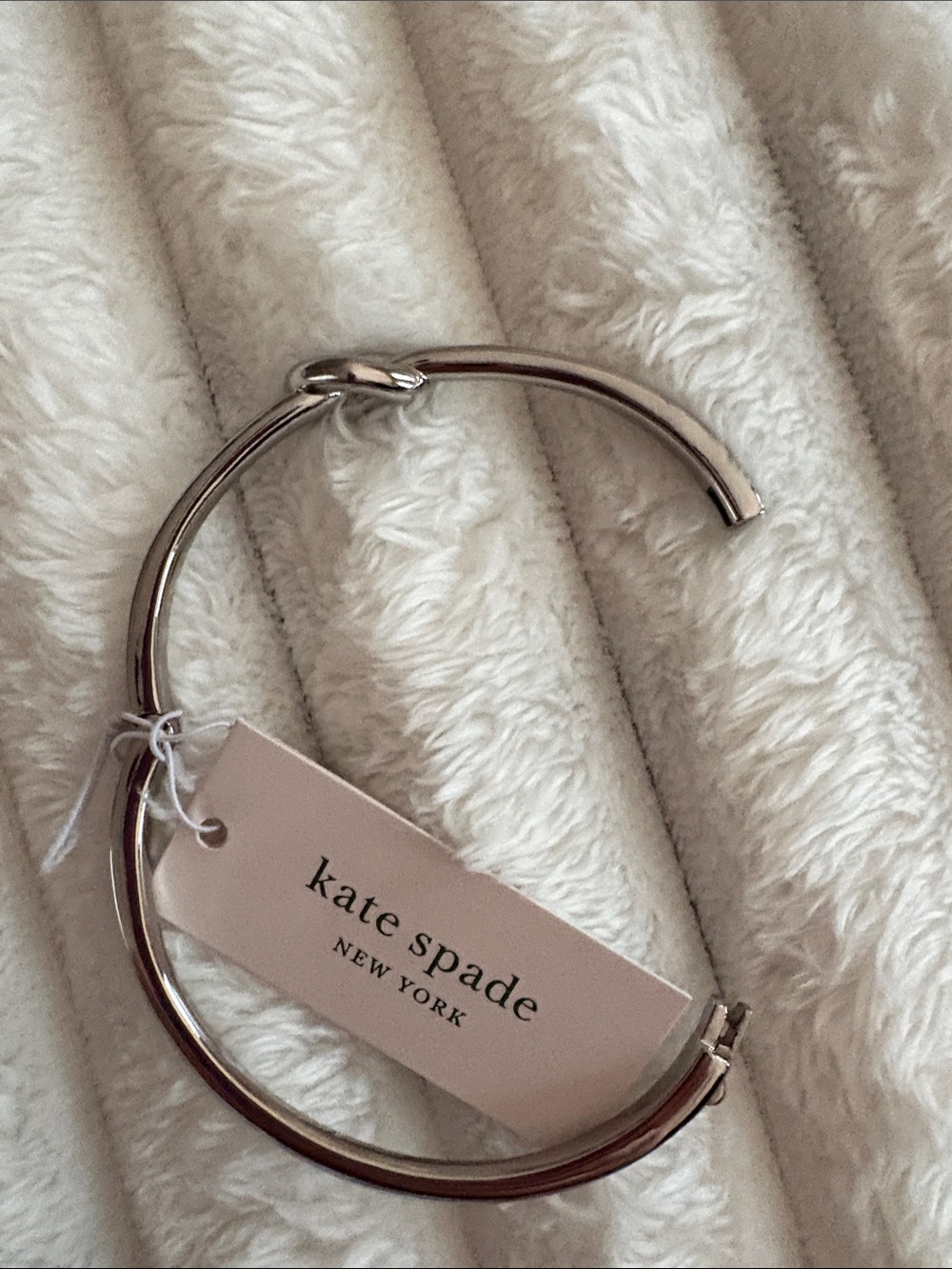 NWT Kate Spade ♠️ loves me knot bangle - Picture 9 of 10